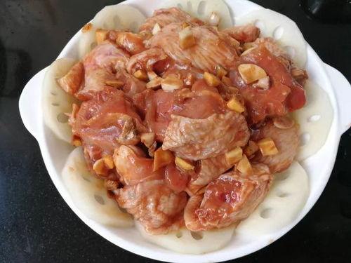 印度网红小伙腌鸡肉吃,传统美食新吃法引网友热议