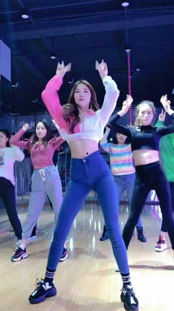 简单网红舞蹈完整初中生