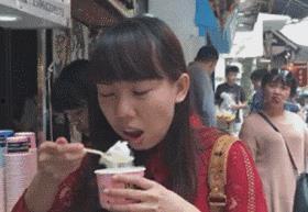网红黑人吃冰淇淋图片,这牙口太厉害了！