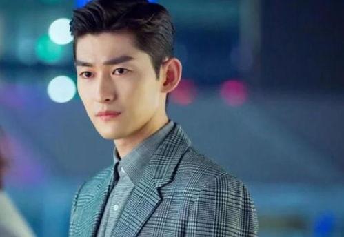 意大利当红明星游艇男,尽显奢华风采